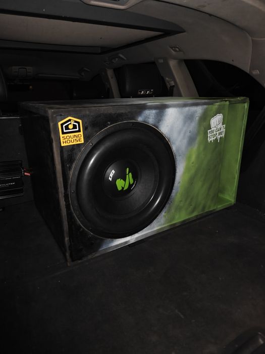 Subwoofer cu incintă