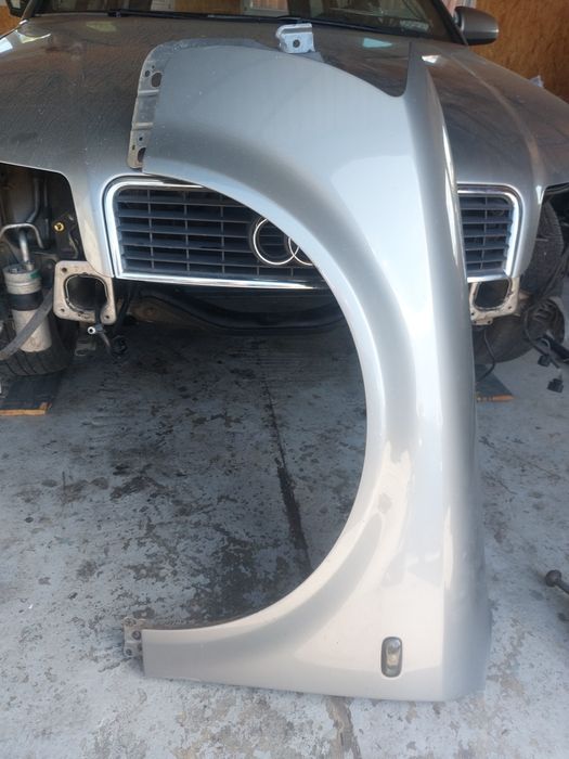 Aripa stanga fata AUDI A4 B6 model 2001 - 2005 cod culoare LY7Q