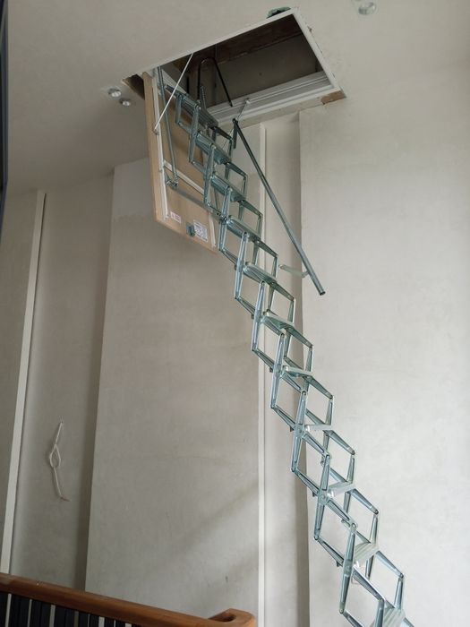 Итальянская чердачная лестница. Материал анодированная сталь.