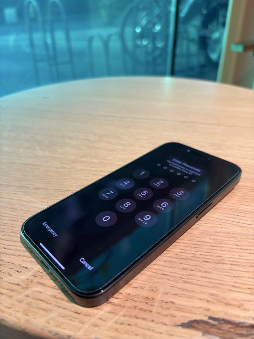 Iphone 15 pro 256 гб черен
