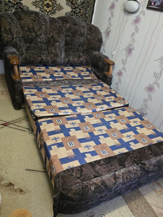 Продаёте диван в хорошем состоянии.