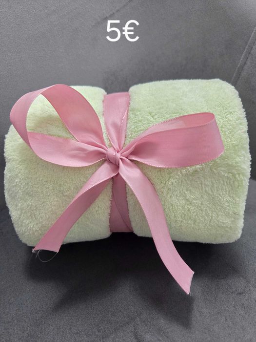 Лот за новородено - играчки и дрешки