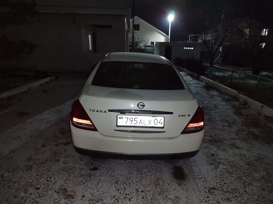 Автомобиль Ниссан Теана