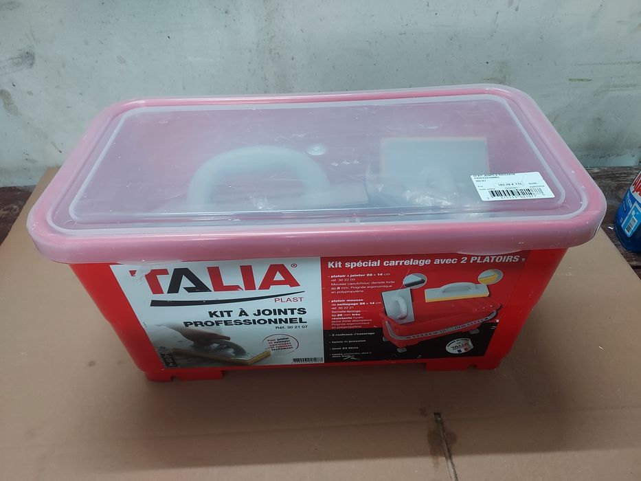 kit TALIA profesional pentru chituire este un set de unelte complet,