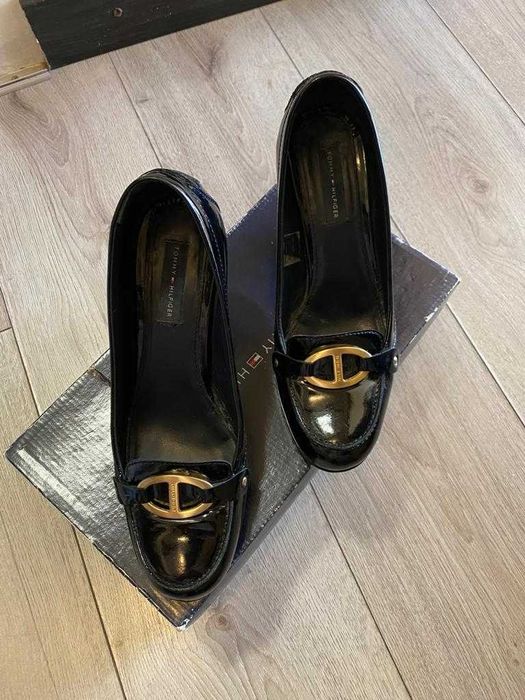 Pantofi de dama TOMMY HILFIGER, piele lacuita neagra, masura 39.