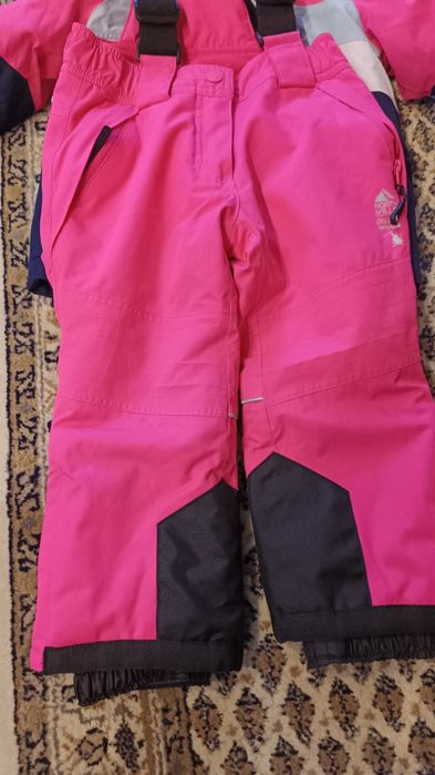 De vânzare costum de  ski