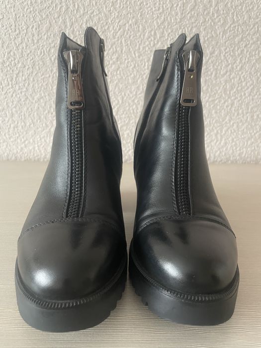 Продам зимние ботинки