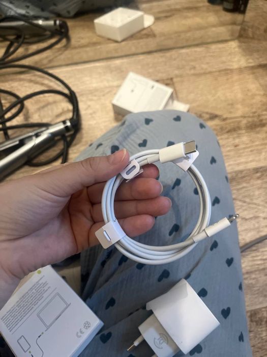 зарядка на iphone новая