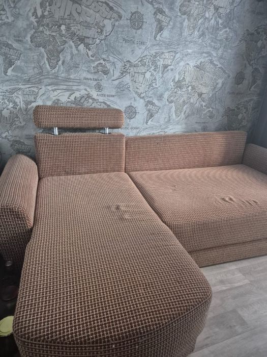 Продам угловой диванчик. ТОРГ. Самовывоз.