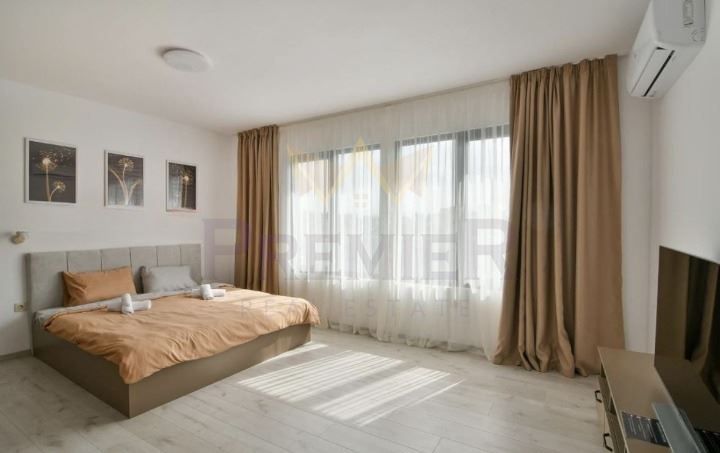 Дава се под наем Тристаен апартамент в Варна, Център - 95 кв.м за 800 € - Снимка #11