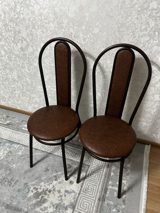 Продам 2 стула для кухни