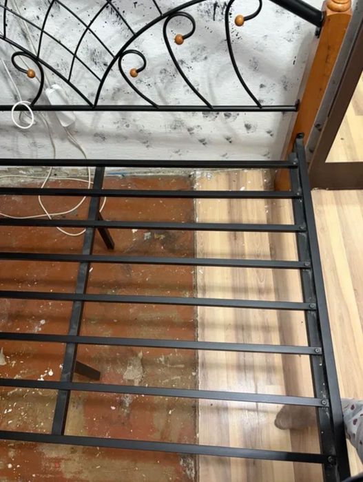 Продам кровать с матрасом