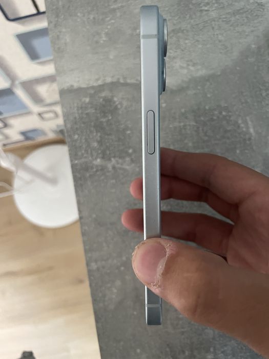 Vand iphone 15 128 gb stare baterie 77%