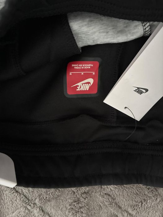 Pantaloni Nike Tech Negru-Gri