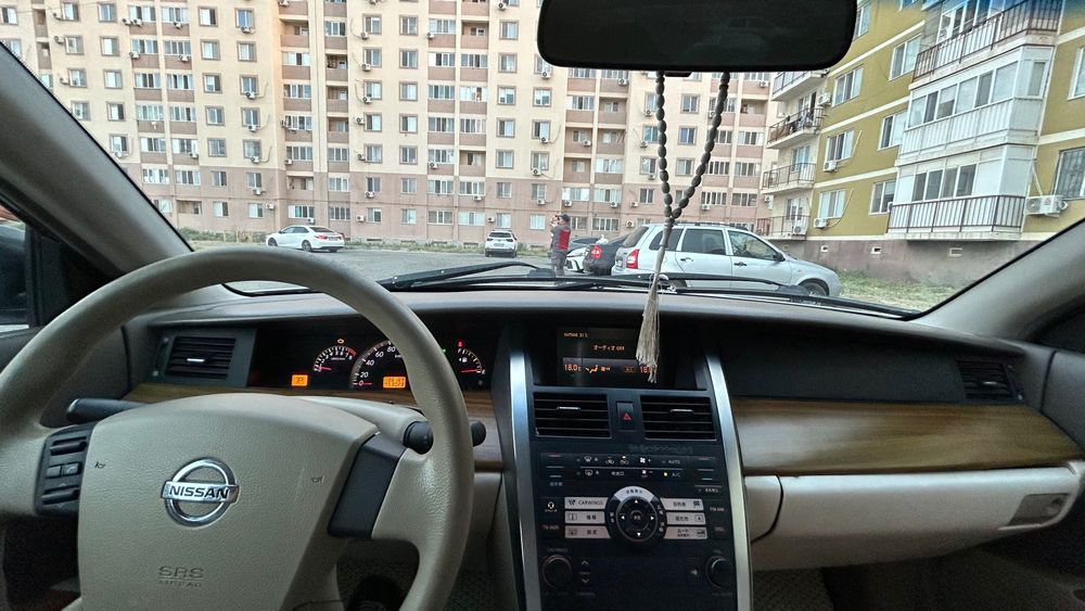 Автомобиль Ниссан