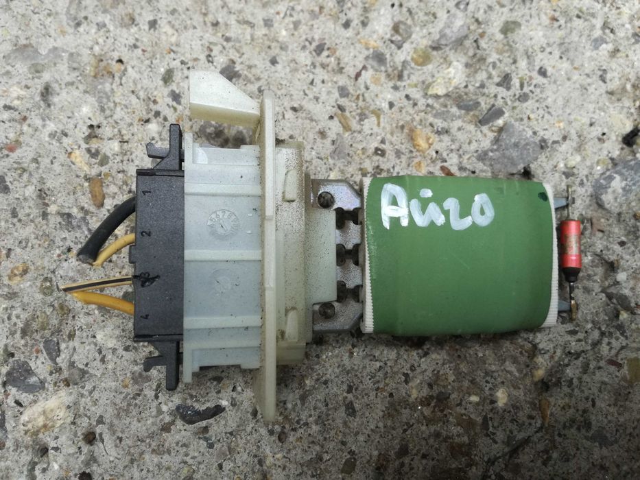 Тойота Айго Ситроен Ц1 Пежо 107 Aygo моторче вентилатов реостат парно