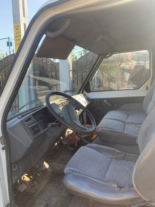 Autoutilitară basculantă Nissan Trade 30