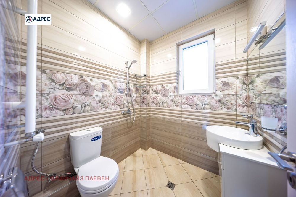 Продава се Тристаен апартамент в Плевен, Идеален център - 75 кв.м за 1224 €/кв.м - Снимка #10