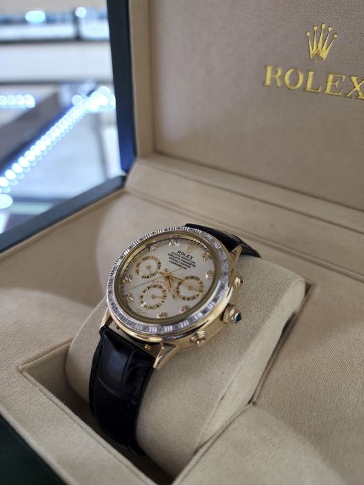 Золотые Ролексы с бриллиантами.