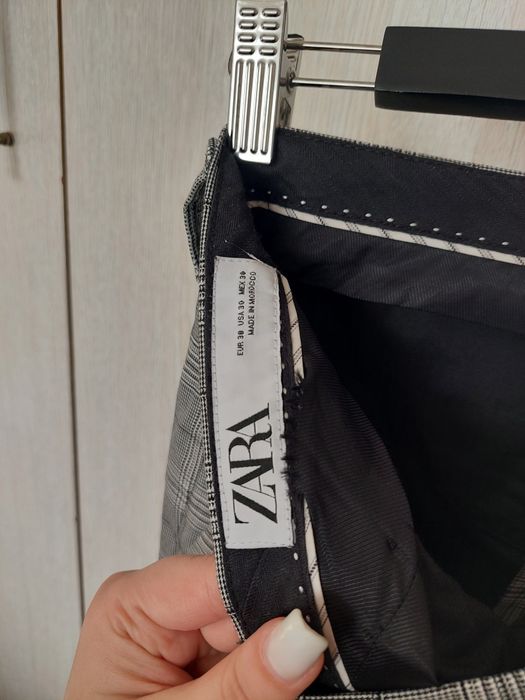 Pantaloni barbati Zara marimea 38 carouri gri office eleganti