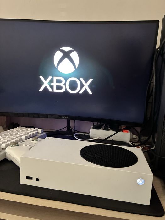 Xbox Series S със gamesir controller