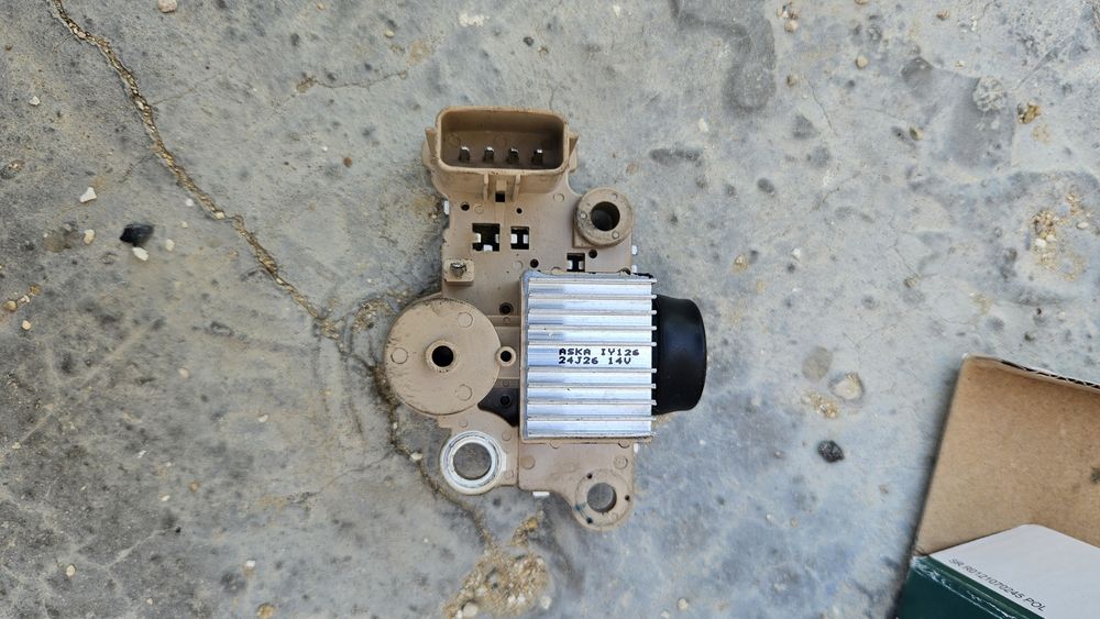 Регулятор напряжения