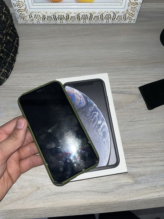 Продам айфон xr
