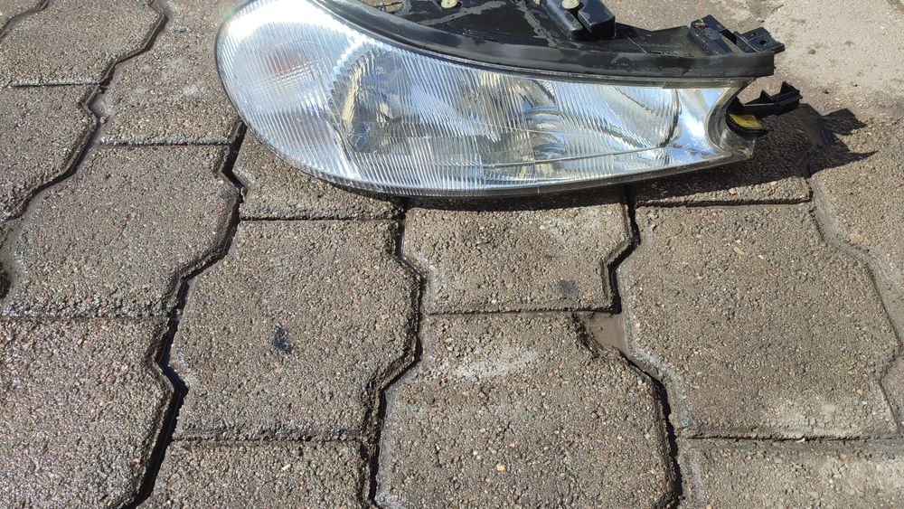 Правая фара на Форд Мондео