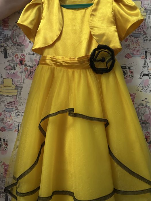 Желтое платье