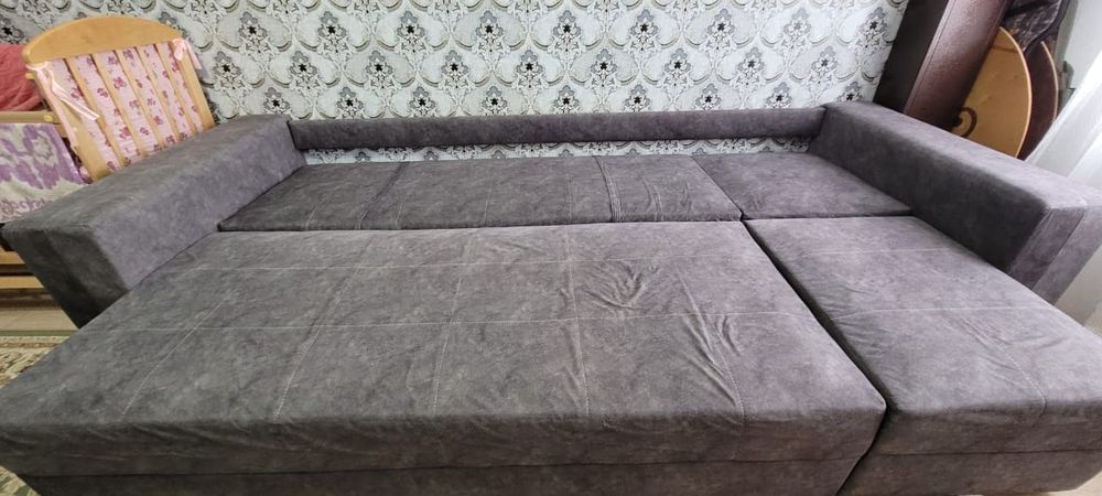 Продаю диван                 .