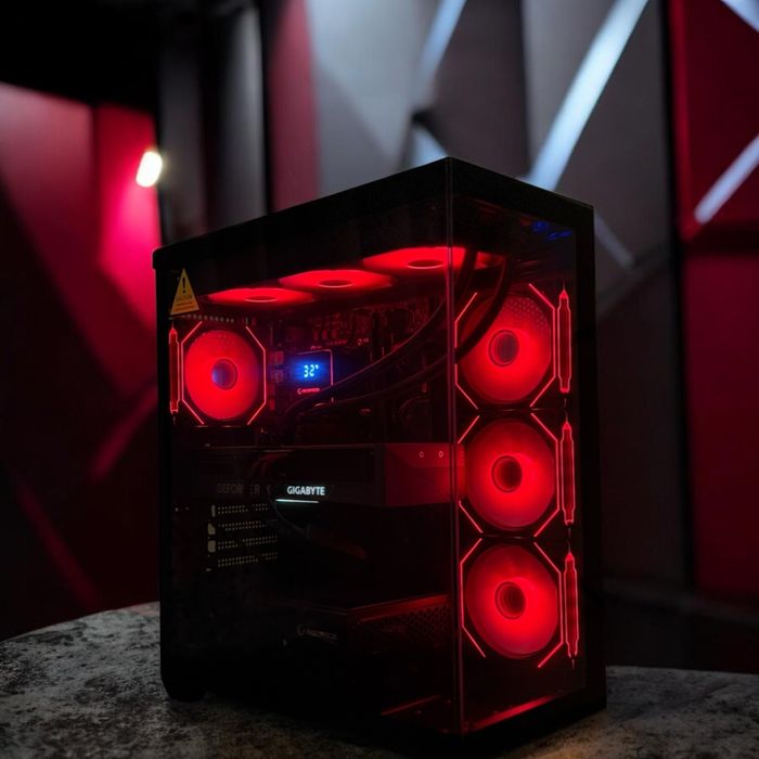 Pc gaming i5 14600K RTX 4070 S 32 RAM 1TB SSD la comanda nou !