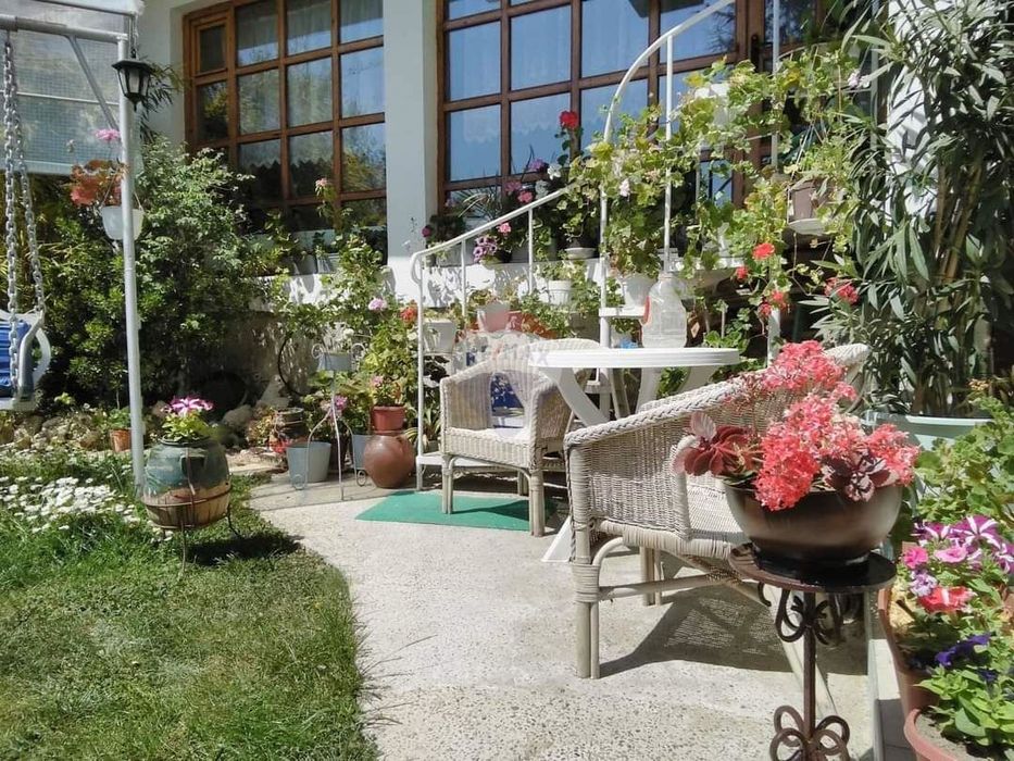 Триетажна къща, м-ст Траката, гр. Варна ТМ