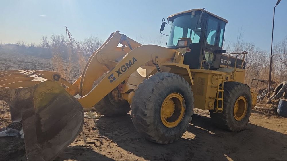 XGMA 3 кублик погрузчик сотилади