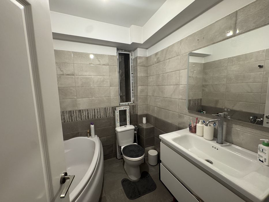 Damaroaia sector 1 Propietar vand apartament 67m utili centrala propie mobilat utilat