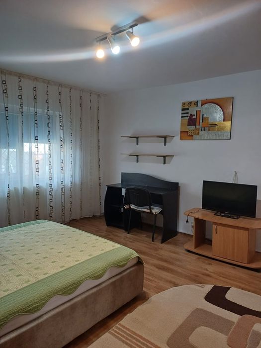 Garsoniera mare 40 mp de închiriat