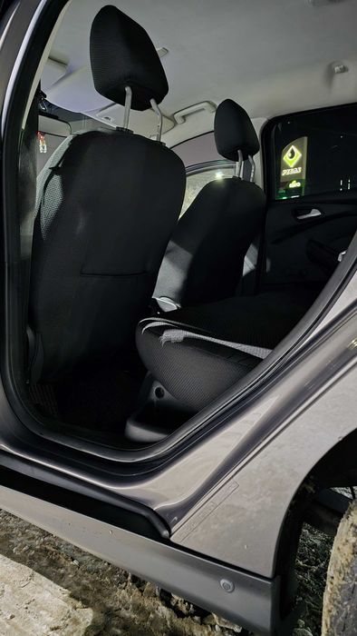 Продам форд фокус 2012год