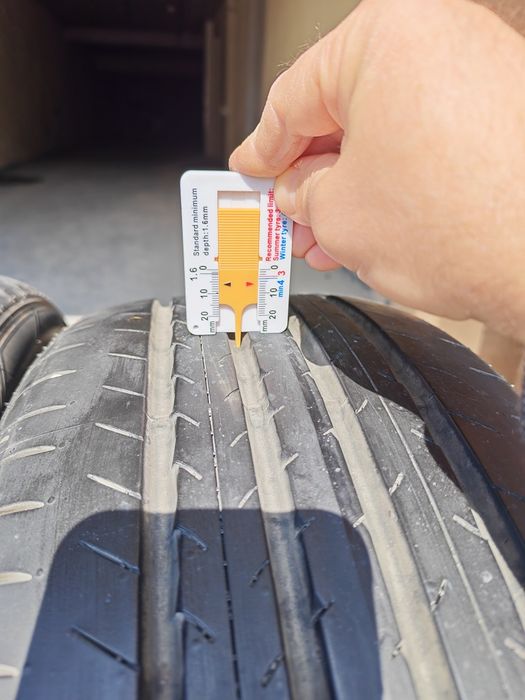 Гуми.  DUNLOP 225/44/R17