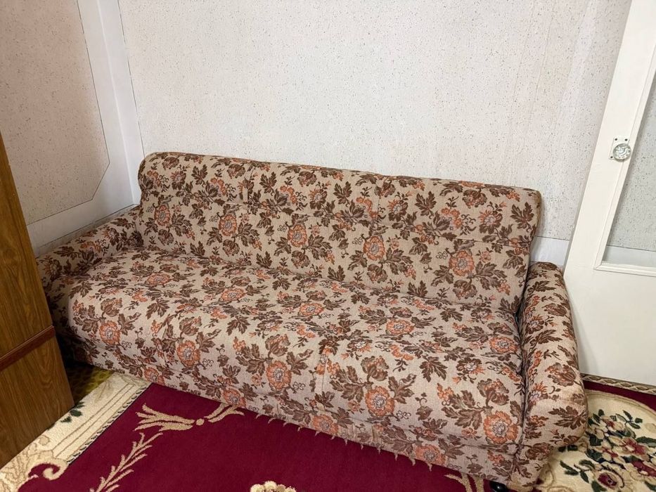 продается соочно диван и 2 кресло