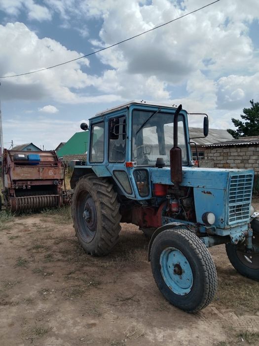 Трактор с прессом