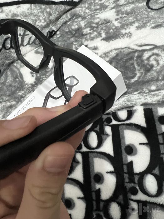 Smart glasses AI ko’z oynak