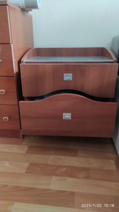 Прикроватная тумбочка