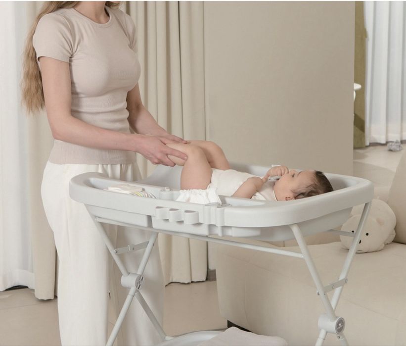 Masa de infasat multifunctionala Cangaroo Croco, pliabila, ajustabila pe inaltime, roti cu frana, Gri