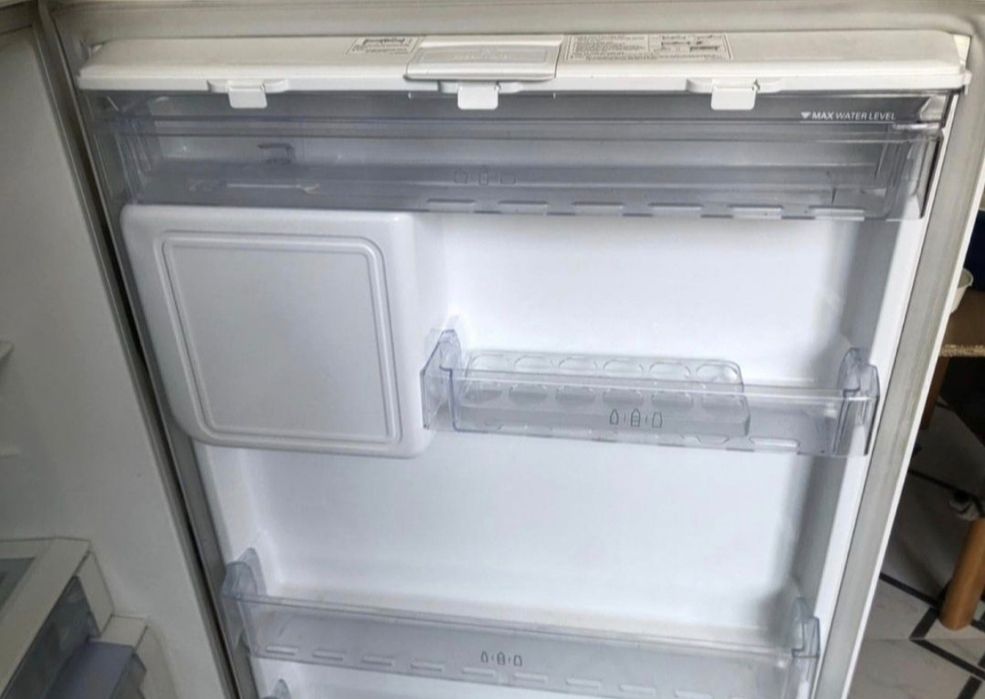 Продам LG холодильник