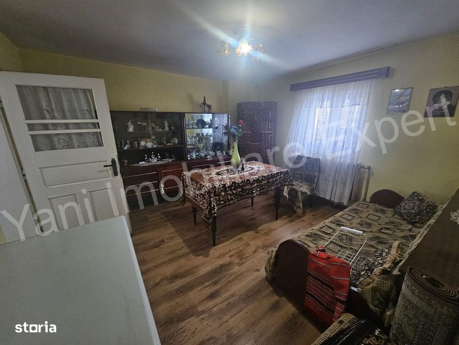 Casă de vânzare în comuna Corbeni, județ Argeș.