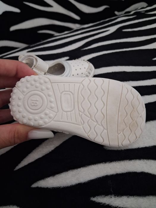 Sandale fetițe numărul 18