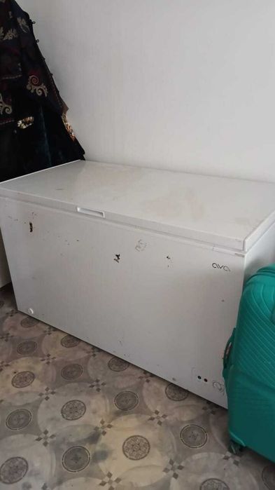Продам большой морозильник