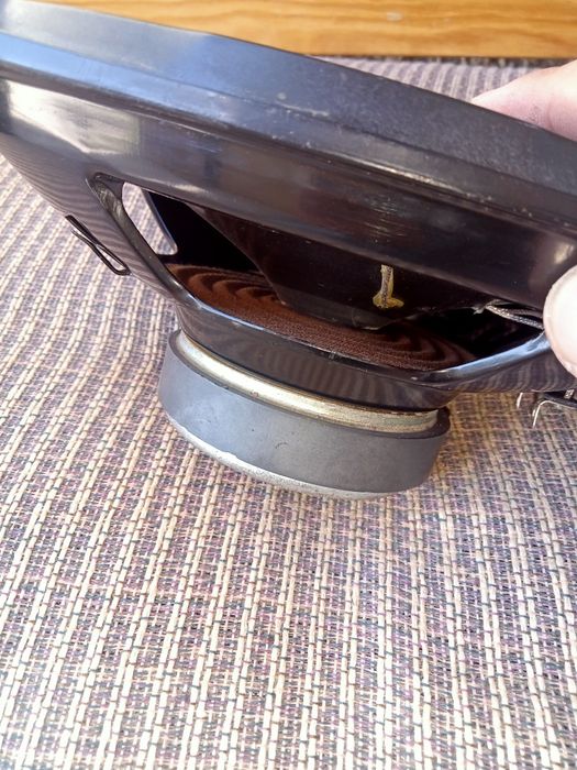 Продам калонки Pioneer original в хорошем состоянии.