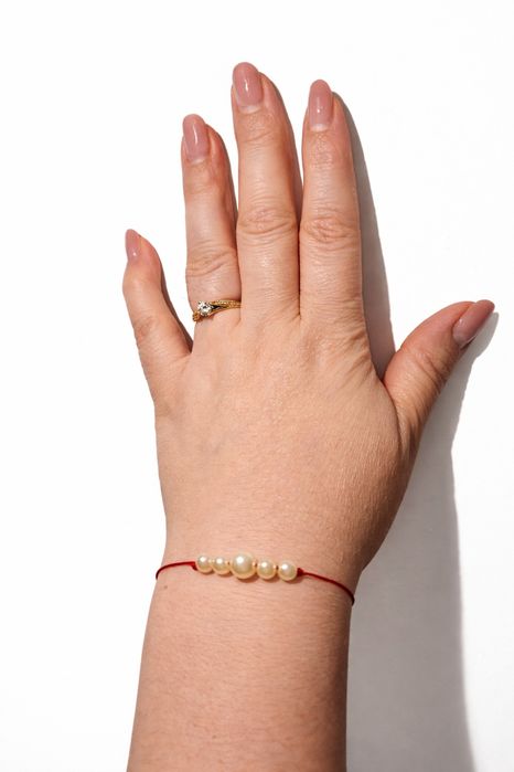 Brățară cu Perle Decorative și Șnur Roșu