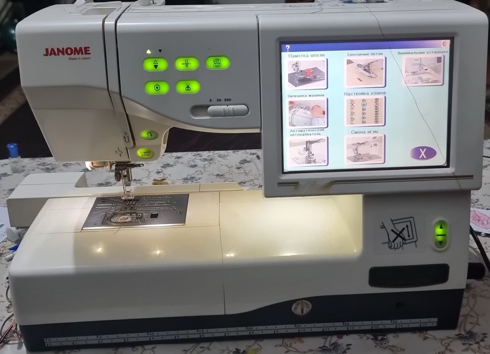 Janome Memory Craft 11000 (Компьютерная швейная машина с экраном)