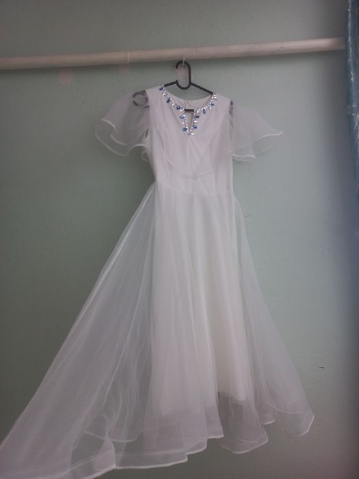 Платья вечерние..